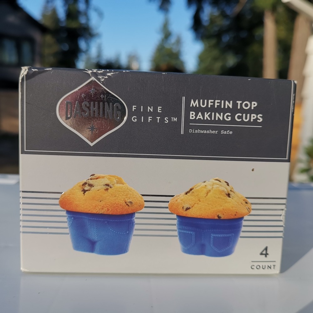 MUFFIN TOP BAKING CUPS Dashing Silicone 4 Baking Cups per Package